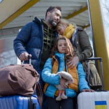 Flüchtlingsfamilie bei der Ankunft in Deutschland
