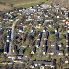 Die Erstaufnahmeeinrichtung in Unna-Massen. Hier kam es vor wenigen Tagen zu einer Massenschlägerei - nun verteilt das Land auch abgelehnte Asylbewerber schneller auf die Kommunen - die laufen dagegen Sturm