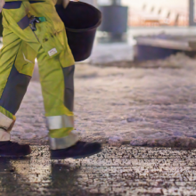 Kampf gegen Glatteis - von Gurkenwasser bis zu Mikrokapseln im Asphalt - was es schon gibt