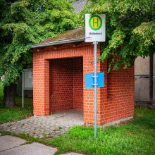 Die Bushaltestelle in Möllenbeck, Landkreis Stendal - der Kreis wollte aus dem 49-Euro-Ticket aussteigen - wegen fehlender Attraktivität