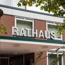 Kommunen sind im Minus gelandet Kommunalfinanzen, Rathaus als Symbolbild